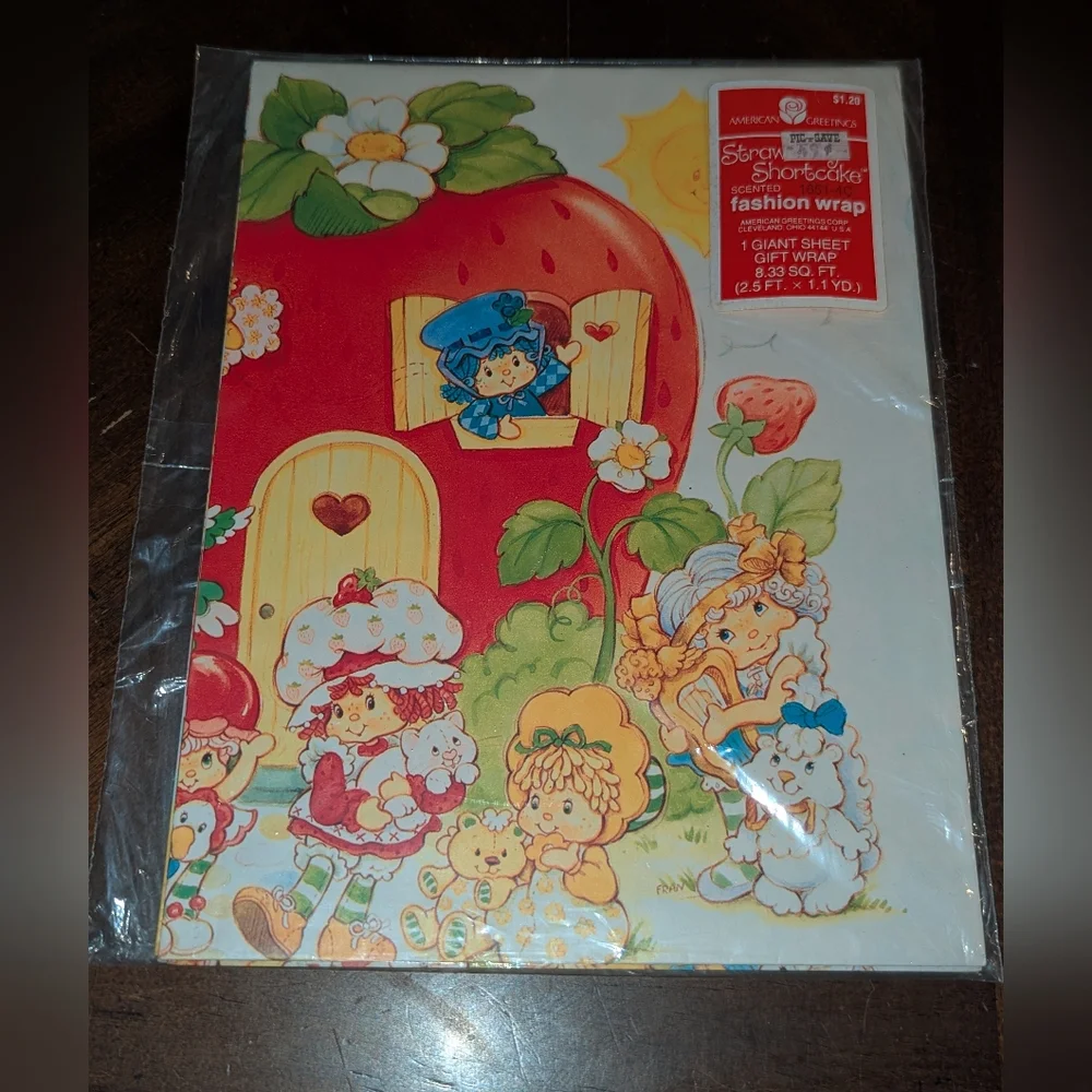 Vintage Strawberry Shortcake Scented wrapping paper